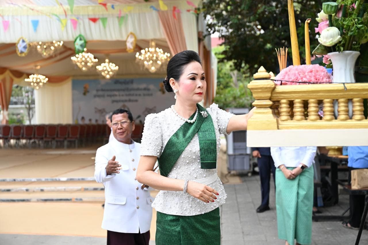 ក្រសួងសុខាភិបាល រៀបចំពិធីសូត្រមន្តប្រោះព្រំ ប្រសិទ្ធពរជ័យ សិរីមង្គល ក្នុងឱកាសបុណ្យចូលឆ្នាំថ្មីប្រពៃណីជាតិខ្មែរ - Image 1