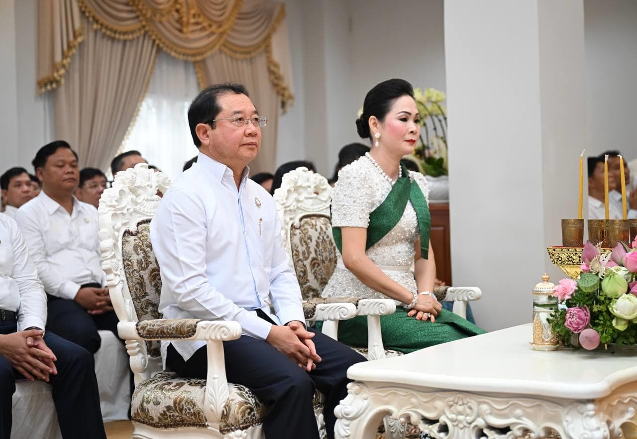 ក្រសួងសុខាភិបាល រៀបចំពិធីសូត្រមន្តប្រោះព្រំ ប្រសិទ្ធពរជ័យ សិរីមង្គល ក្នុងឱកាសបុណ្យចូលឆ្នាំថ្មីប្រពៃណីជាតិខ្មែរ - Image 11