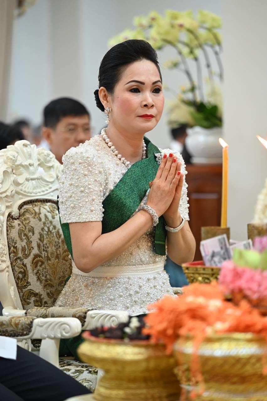ក្រសួងសុខាភិបាល រៀបចំពិធីសូត្រមន្តប្រោះព្រំ ប្រសិទ្ធពរជ័យ សិរីមង្គល ក្នុងឱកាសបុណ្យចូលឆ្នាំថ្មីប្រពៃណីជាតិខ្មែរ - Image 15