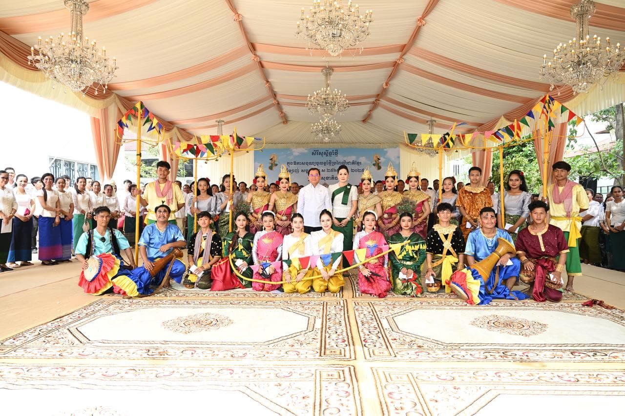 ក្រសួងសុខាភិបាល រៀបចំពិធីសូត្រមន្តប្រោះព្រំ ប្រសិទ្ធពរជ័យ សិរីមង្គល ក្នុងឱកាសបុណ្យចូលឆ្នាំថ្មីប្រពៃណីជាតិខ្មែរ - Image 17