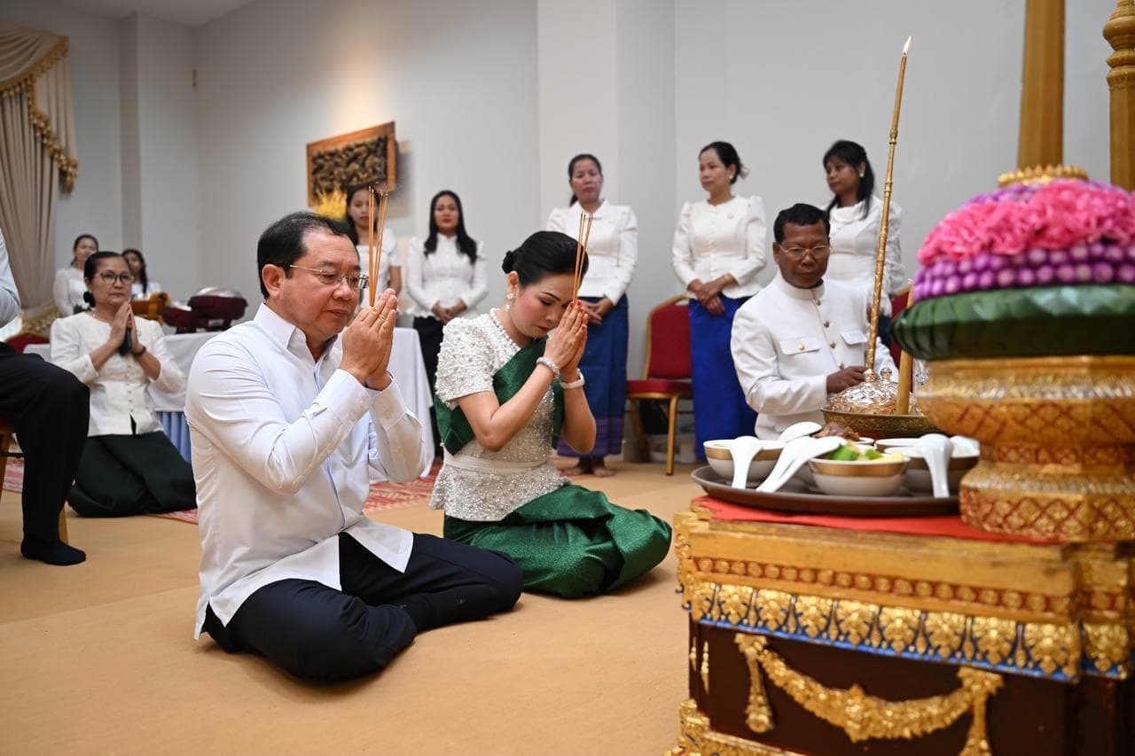 ក្រសួងសុខាភិបាល រៀបចំពិធីសូត្រមន្តប្រោះព្រំ ប្រសិទ្ធពរជ័យ សិរីមង្គល ក្នុងឱកាសបុណ្យចូលឆ្នាំថ្មីប្រពៃណីជាតិខ្មែរ - Image 7