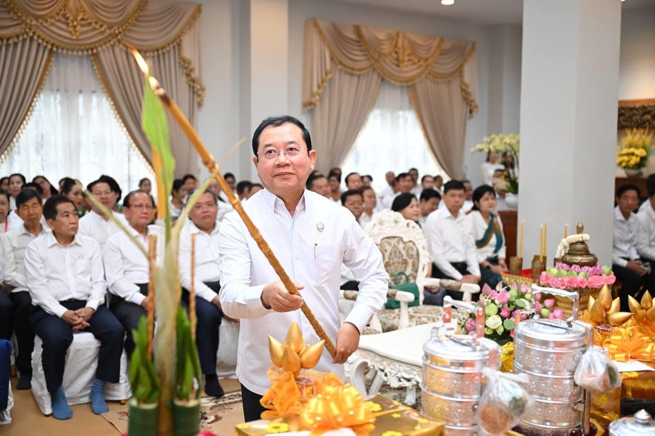 ក្រសួងសុខាភិបាល រៀបចំពិធីសូត្រមន្តប្រោះព្រំ ប្រសិទ្ធពរជ័យ សិរីមង្គល ក្នុងឱកាសបុណ្យចូលឆ្នាំថ្មីប្រពៃណីជាតិខ្មែរ - Image 8