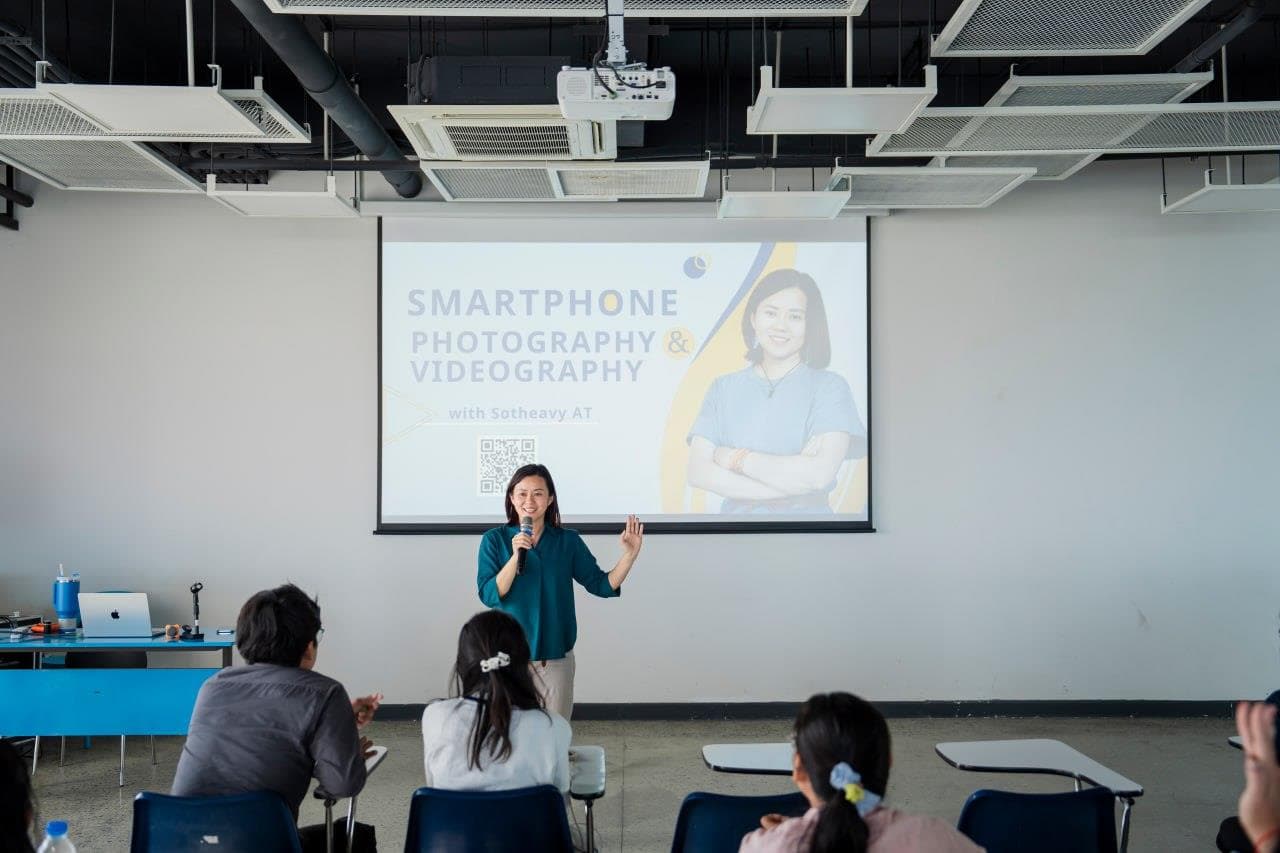 ក្រសួងប្រៃសណីយ៍ និងទូរគមនាគមន៍ បើកវគ្គបណ្ដុះបណ្ដាលពង្រឹងសមត្ថភាពជំនាញឌីជីថល លើប្រធានបទ «អក្ខរកម្មព័ត៌មាន ទិន្នន័យ និងសន្តិសុខសាយប័រ» ជូនដល់មន្ត្រីកសិកម្មឃុំ ចំនួន ១០០០រូប - Image 5