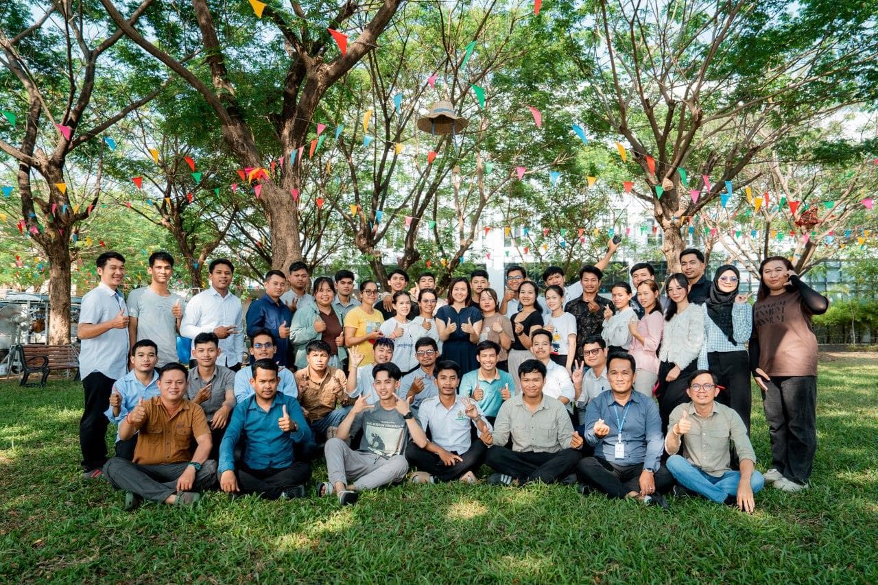 ក្រសួងប្រៃសណីយ៍ និងទូរគមនាគមន៍ បើកវគ្គបណ្ដុះបណ្ដាលពង្រឹងសមត្ថភាពជំនាញឌីជីថល លើប្រធានបទ «អក្ខរកម្មព័ត៌មាន ទិន្នន័យ និងសន្តិសុខសាយប័រ» ជូនដល់មន្ត្រីកសិកម្មឃុំ ចំនួន ១០០០រូប - Image 9