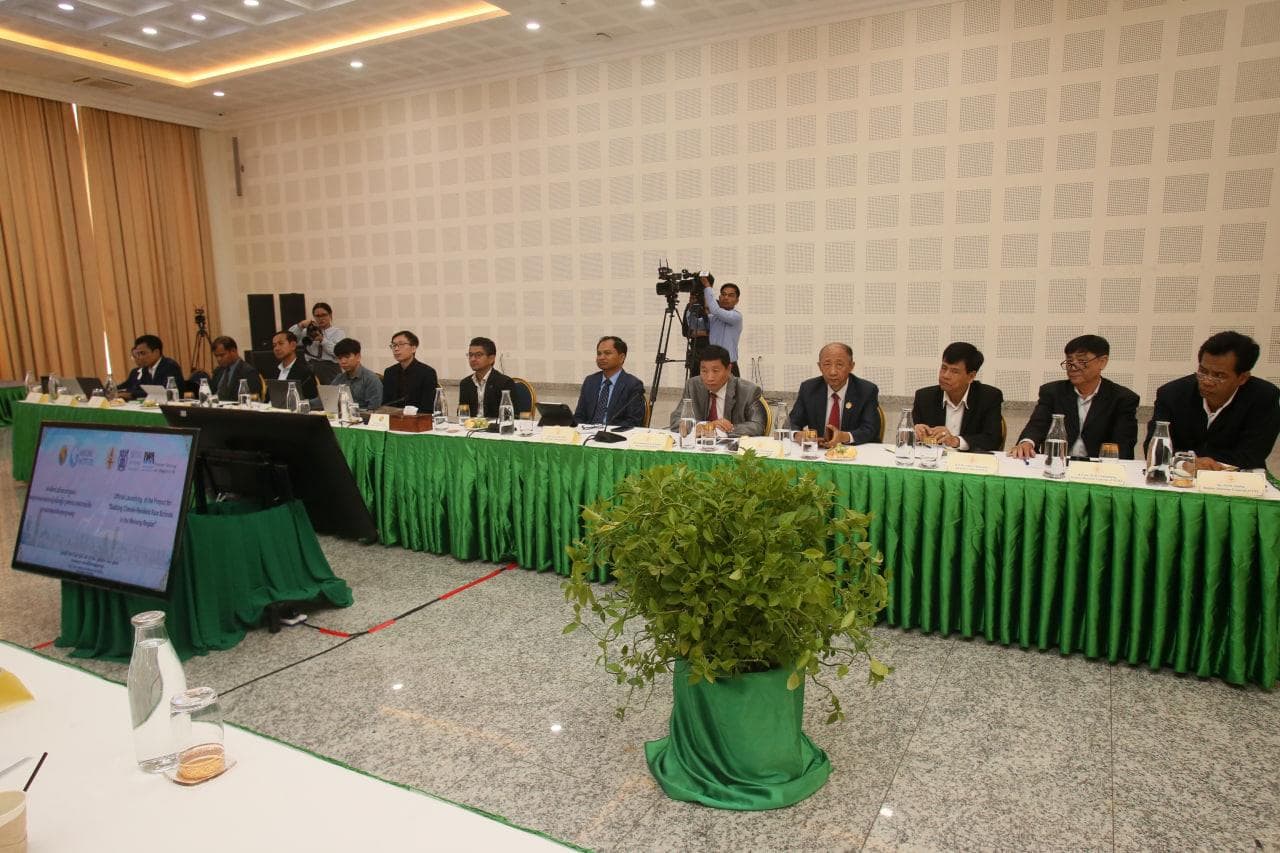 ប្រធានរាជបណ្ឌិត្យសភាកម្ពុជា បើកដំណើរការផ្លូវការ «គម្រោងកសាងសាលារៀនទឹកភ្លៀងប្រកបដោយភាពធន់នឹងអាកាសធាតុ នៅតំបន់ទន្លេមេគង្គ» - Image 6