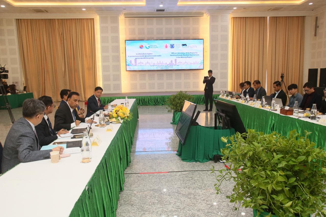 ប្រធានរាជបណ្ឌិត្យសភាកម្ពុជា បើកដំណើរការផ្លូវការ «គម្រោងកសាងសាលារៀនទឹកភ្លៀងប្រកបដោយភាពធន់នឹងអាកាសធាតុ នៅតំបន់ទន្លេមេគង្គ» - Image 7